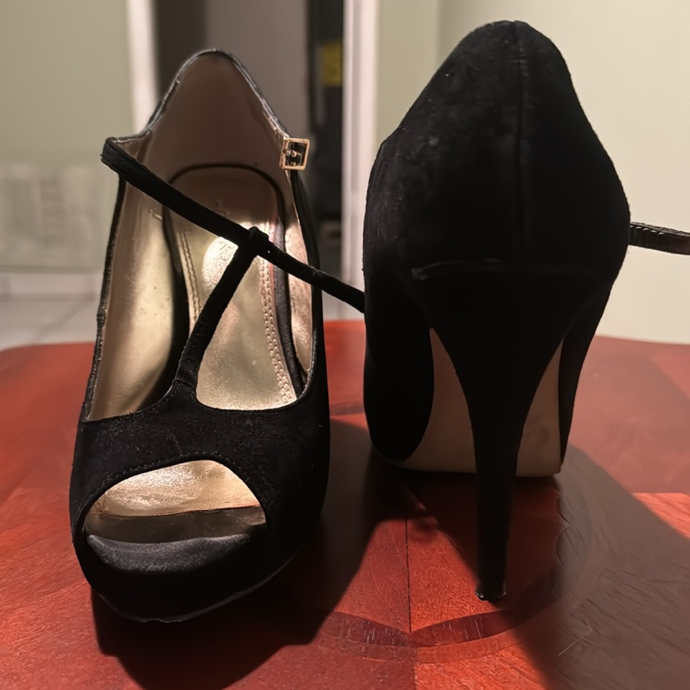 Black pumps - Picture 3 of 3